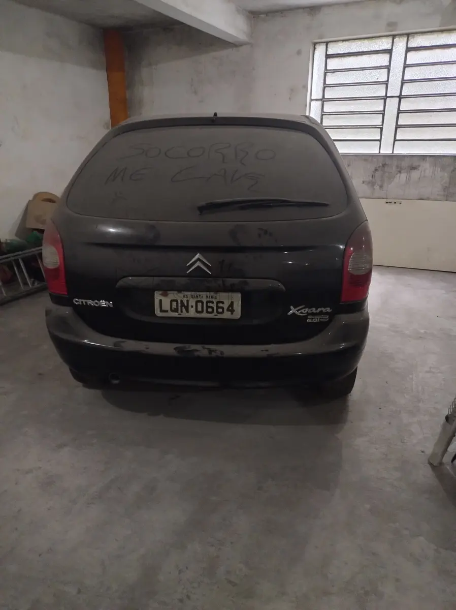 Veículo CITROEN/XSARA PICASSOEXA, ano/modelo 2004/2005, placas LQN0664, RENAVAM 835547442, na cor preta.