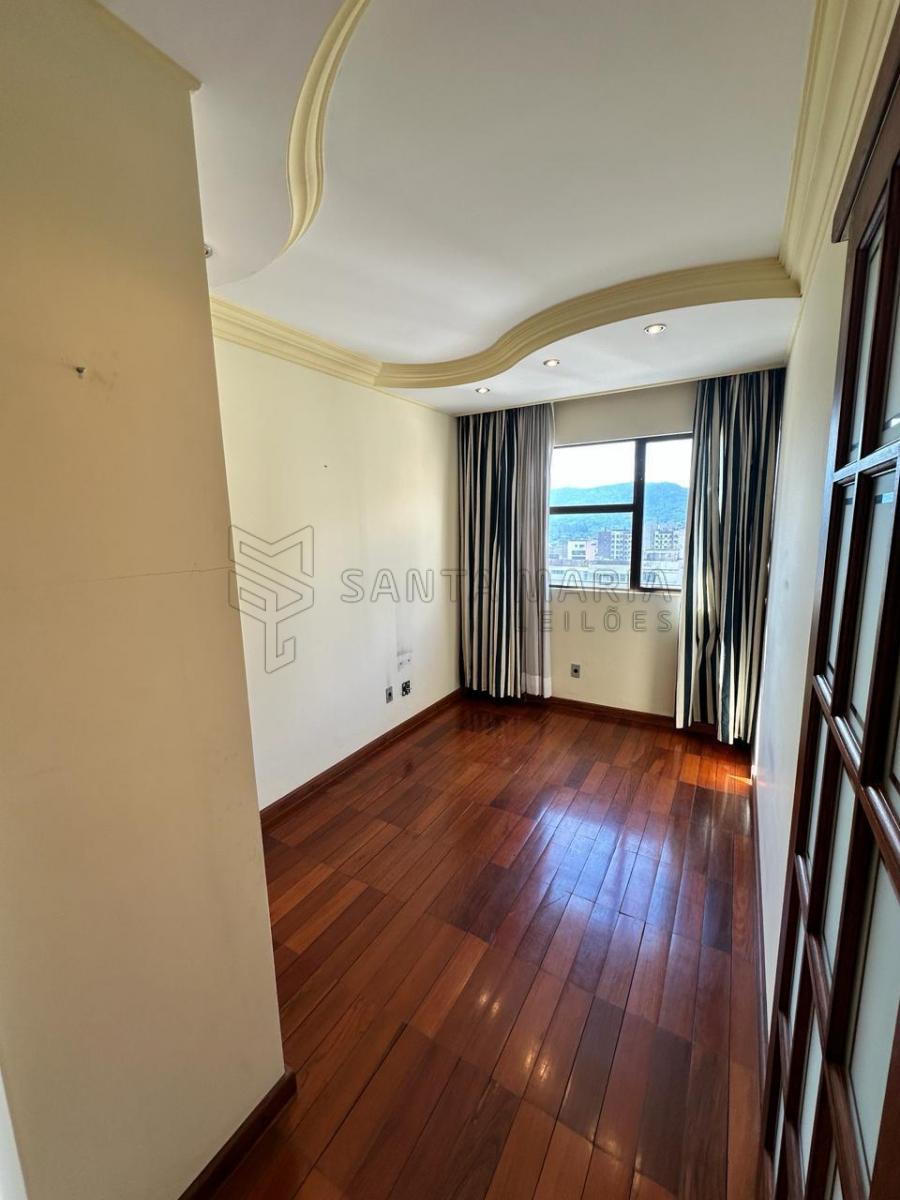 Sala comercial 603,  no sexto pavimento do Edifício Santa Maria Shopping, com a área privativa de 61,90m²com frente para o alinhamento do Calçadão da rua Dr. Bozano. Matriculada sob n°82.546 do CRI de Santa Maria/RS.