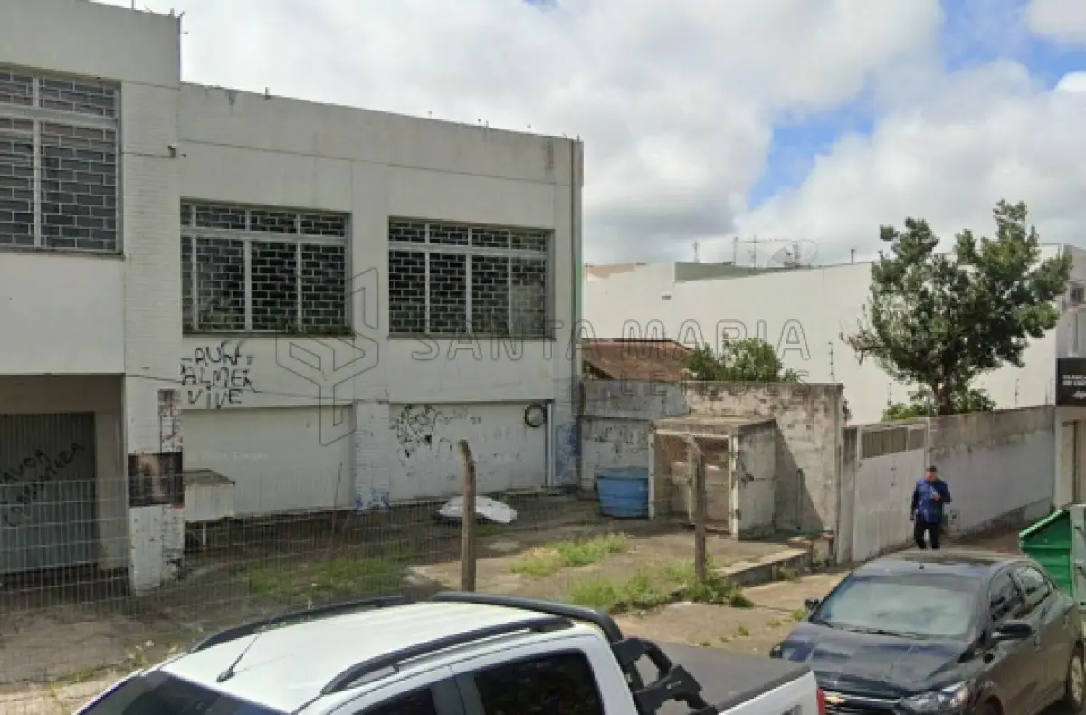 LOTE 001 - Um prédio de alvenaria e seu respectivo terreno com área de 352,37m², na Rua Pinheiro  Machado, n°2543 em Santiago/RS, no quarteirão formado pelas ruas: Pinheiro Machado, Sete de  Setembro, Osvaldo Aranha e Mal. Mallet, distando 30,70m da esquina com a Rua Sete de Setembro;  12,75m de frente, com a Rua Pinheiro Machado; pelos fundos, 12,34m com a Cooperativa Regional  Tritícola Santiaguense Ltda; pelo lado direito, mede 26,90m, com imóvel de Antônio Bedin; e, pelo lado  esquerdo, mede 29,39m, com a Cooperativa Regional Tritícola Santiaguense Ltda. Matriculado sob  n°6.558 do CRI de Santiago/RS.