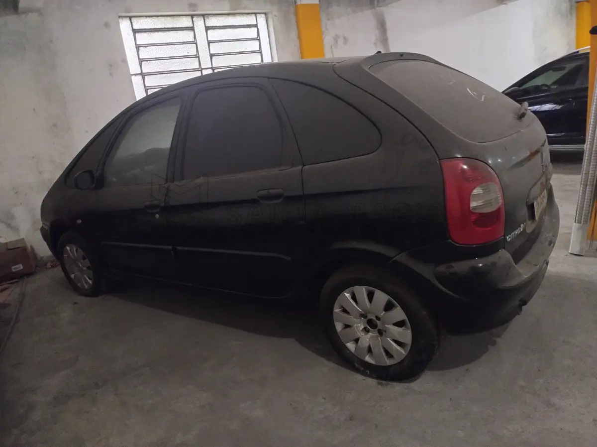 Veículo CITROEN/XSARA PICASSOEXA, ano/modelo 2004/2005, placas LQN0664, RENAVAM 835547442, na cor preta.