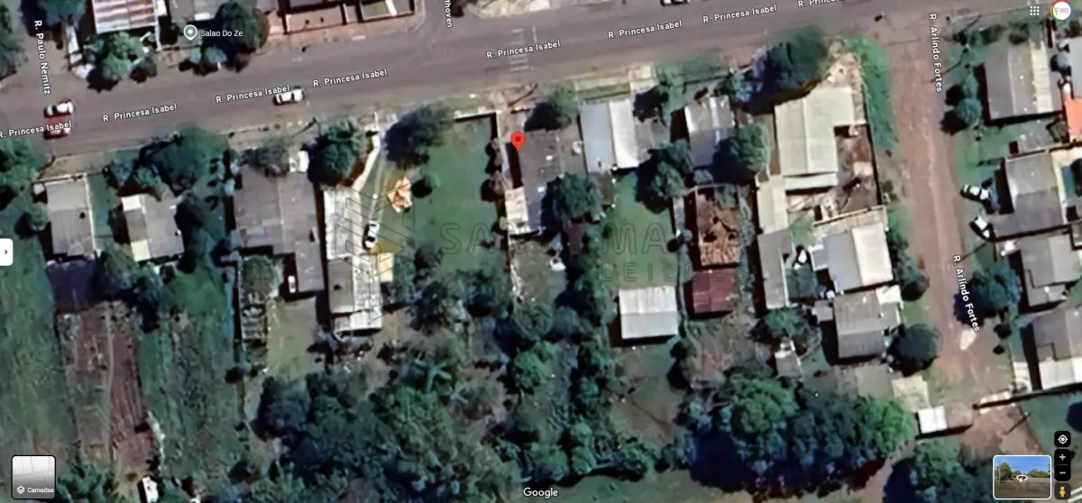 LOTE 001 - Um terreno com a área aproximada de 700m², localizado na rua Princesa Isabel, nº 1132 no Bairro Vila Rica em Santiago/RS, onde encontra-se construído uma residência, conforme a matricula com área de 106,18m², terreno esse localizado no lado par, no quarteirão incompleto formado pelas ruas: Aparício Mariense, Princesa Isabel, Rua sem denominação e quartel do 9° B.LOG, distando 300,00 metros da esquina com a Avenida Aparício Mariense, medindo 13,50 metros de frente para a Rua Princesa Isabel; 50,00 metros, Leste e Oeste, onde se limita com Pedro Carlos Sobrinho; 12,50 metros nos fundos, ao Sul, onde se limita com o 9° B.LOG. Matriculado sob n° 18.077 do CRI de Santiago/RS.