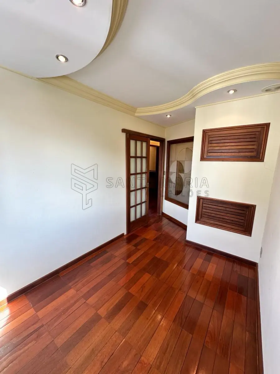 Sala comercial 603,  no sexto pavimento do Edifício Santa Maria Shopping, com a área privativa de 61,90m²com frente para o alinhamento do Calçadão da rua Dr. Bozano. Matriculada sob n°82.546 do CRI de Santa Maria/RS.