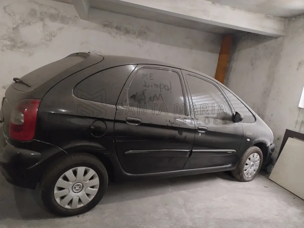 Veículo CITROEN/XSARA PICASSOEXA, ano/modelo 2004/2005, placas LQN0664, RENAVAM 835547442, na cor preta.