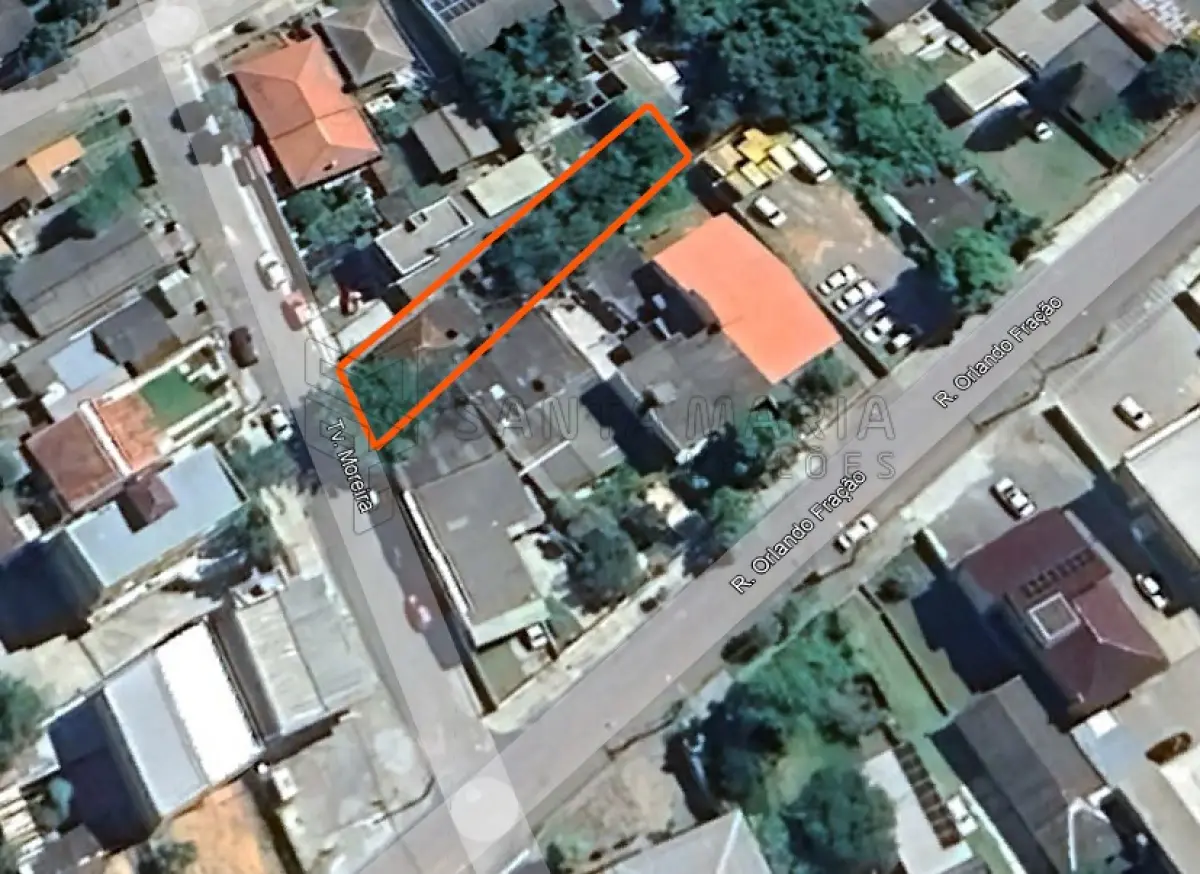 LOTE 001 - Um terreno com a área de 329,00m² localizado na Travessa Moreira, n°308 na cidade de Santa Maria/RS e a respectiva casa de madeira com 65m², em regular estado de conservação. Terreno este com as seguintes dimensões e confrontações; pela frente ao Oeste, onde mede 9m, com a rua ‘’B’’; aos fundos, Leste, onde mede 5m, com parte do lote nº9; por um lado, ao Norte, onde mede 46m, com o lote nº13; e, pelo lado Sul, onde mede 47m, com terrenos da Vila Urlandia. Matriculado sob n°4.297 do CRI de Santa Maria/RS.