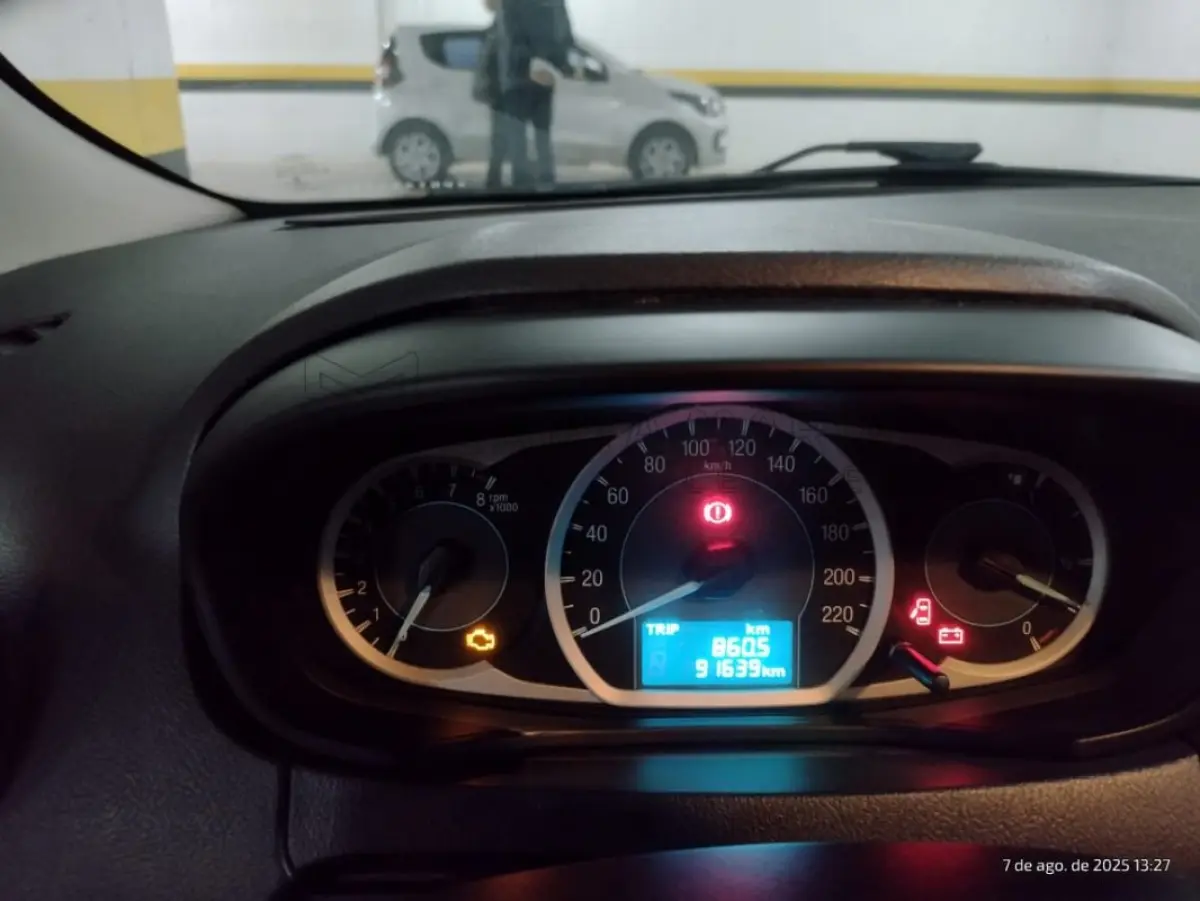 LOTE 007 - Veículo Ford Ka Hatch 1.5, 2014/2015, placas IWD4605, 4 cilindros.