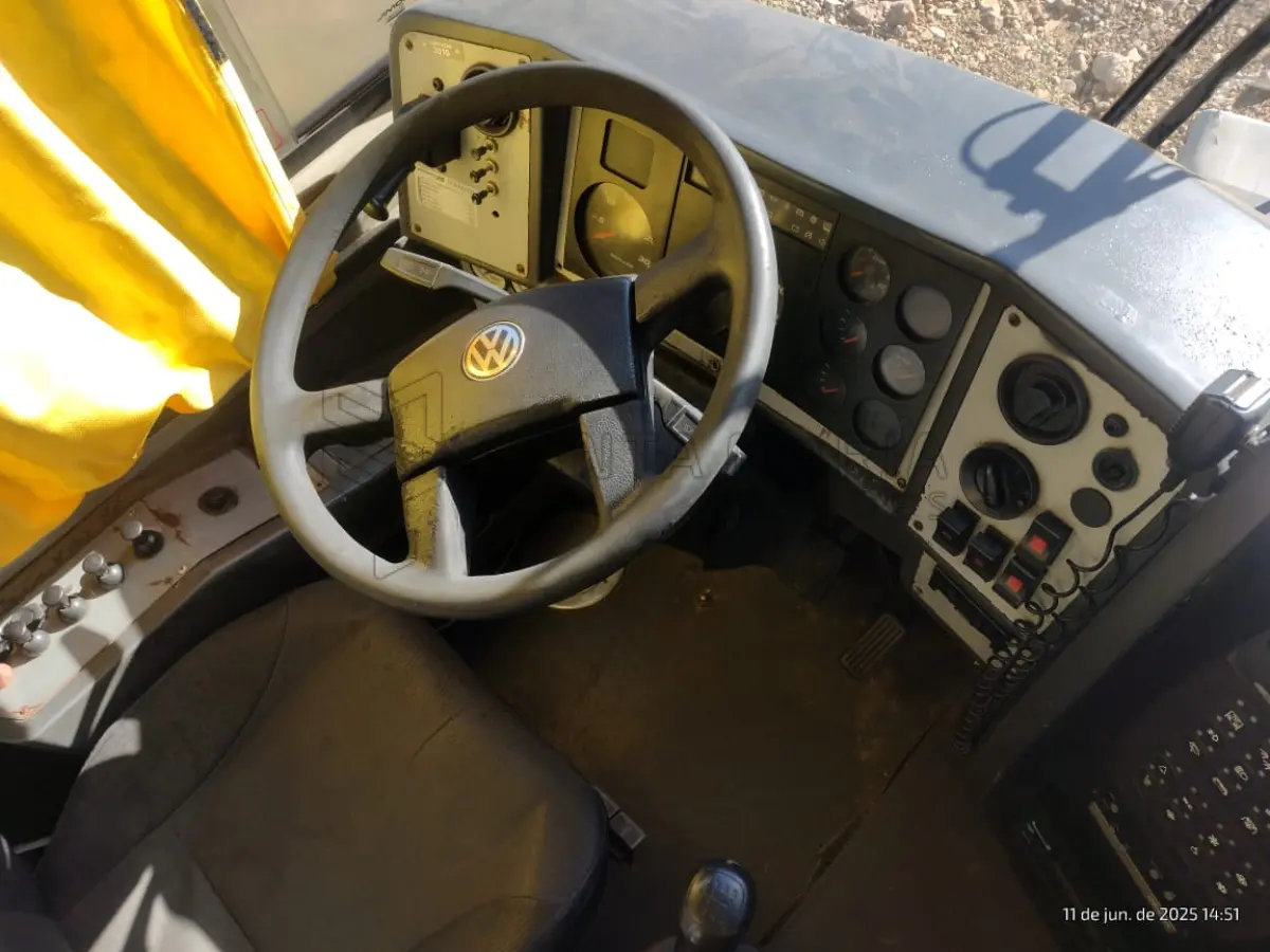LOTE 017 - Ônibus VW/COMIL CAMPIONE R, ano/modelo 2010/2010, placas IRV9951, RENAVAM 324132387, na cor branca, situação: motor ok.