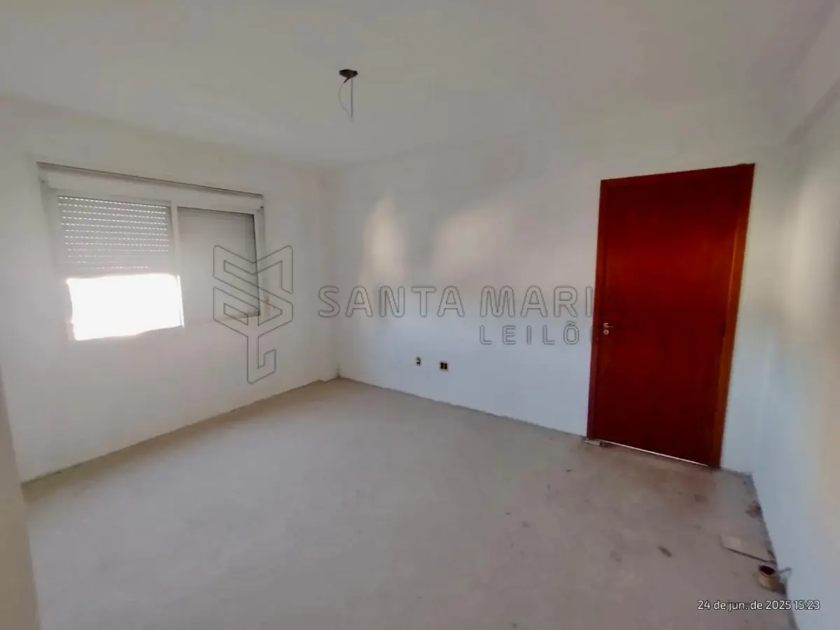 LOTE 001 - Apartamento 610 do Residencial Dores, especificado no Registro 2 da matricula n° 74.838, situado à Avenida Nossa Senhora das Dores, sob n°43 em Santa Maria/RS, com área privativa de 117,1200m², área total de 167,717m², correspondendo-lhe a fração ideal de 0,013952 no terreno e nas coisas de uso comum. Não foi realizado os acabamentos de pintura interna (gesso, massa corrida e pintura), não foi completamente feita a instalação de todo o piso do apartamento, bem como de azulejos e louças nos banheiros, o acabamento das tomadas e interruptores também não foi concluído, na cozinha está faltando o acabamento elétrico, conforme auto de penhora.