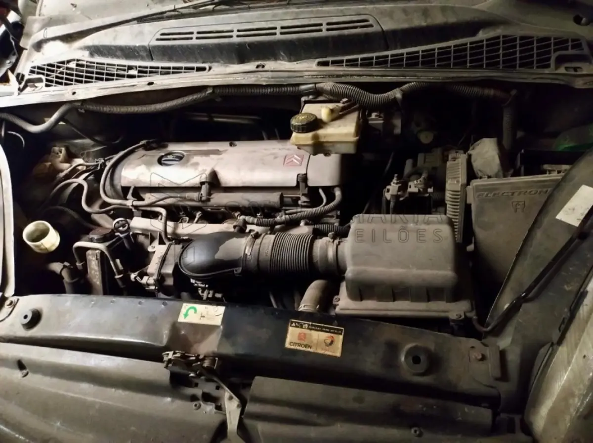 LOTE 001 - Veículo CITROEN/XSARA PICASSOEXA, ano/modelo 2004/2005, placas LQN0664, RENAVAM 835547442, na cor preta.