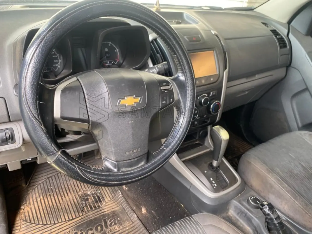 LOTE 001 - Caminhonete marca/modelo CHEVROLET/S10 LT DD4A, ano/modelo 2014/2015, placa IVY9551, RENAVAM 1021050382, cor cinza.