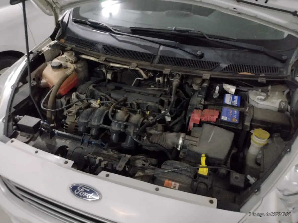 LOTE 010 - Veículo Ford Ka Sedan 1.5, 2015/2016, placas IXD3J21, 4 cilindros.
