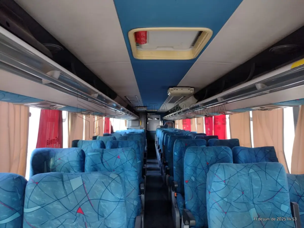 LOTE 024 - Ônibus VW/MPOLO PARADISO R, ano/modelo 2005/2005, placas IOF0930, RENAVAM 939121409, na cor branca, situação: ruim - motor, caixa e diferencial.