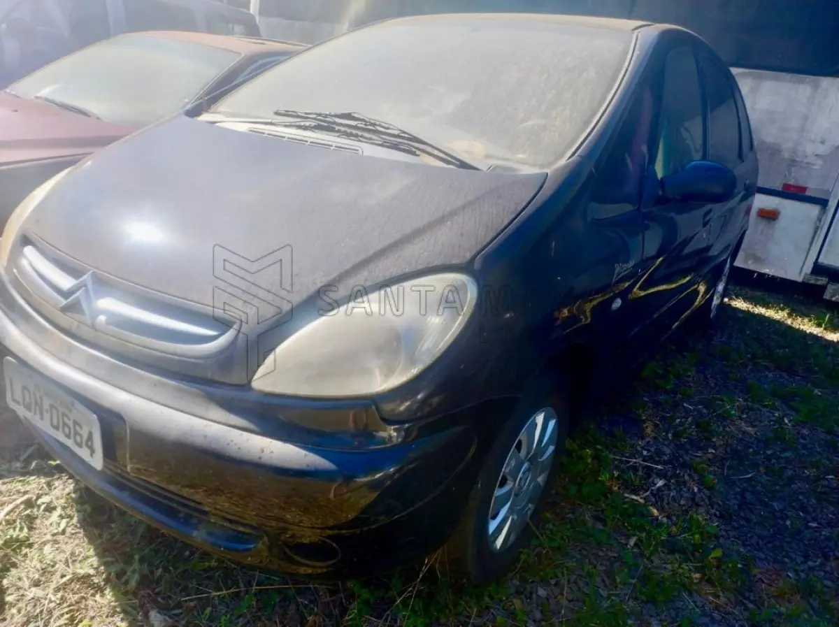 LOTE 001 - Veículo CITROEN/XSARA PICASSOEXA, ano/modelo 2004/2005, placas LQN0664, RENAVAM 835547442, na cor preta.