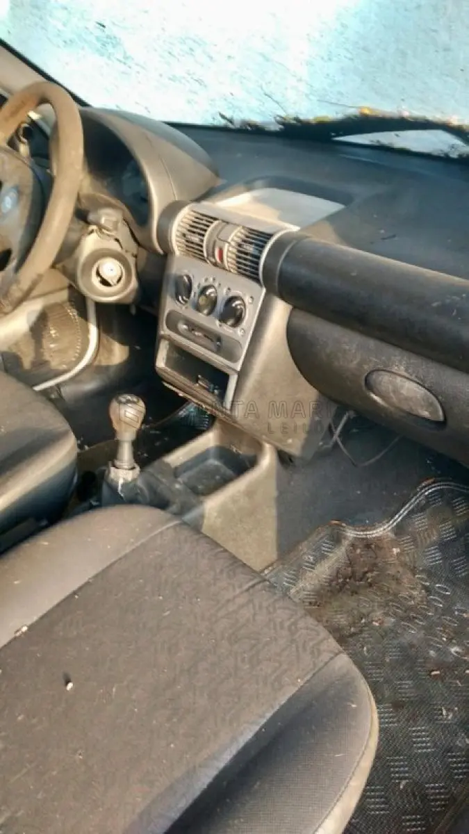 LOTE 001 - Veículo GM/CLASSIC SPIRIT, ano/modelo 2006/2006, placas DJP0764, RENAVAM 888090390, na cor verde. Veículo parado no depósito deste leiloeiro desde 08/11/2021.