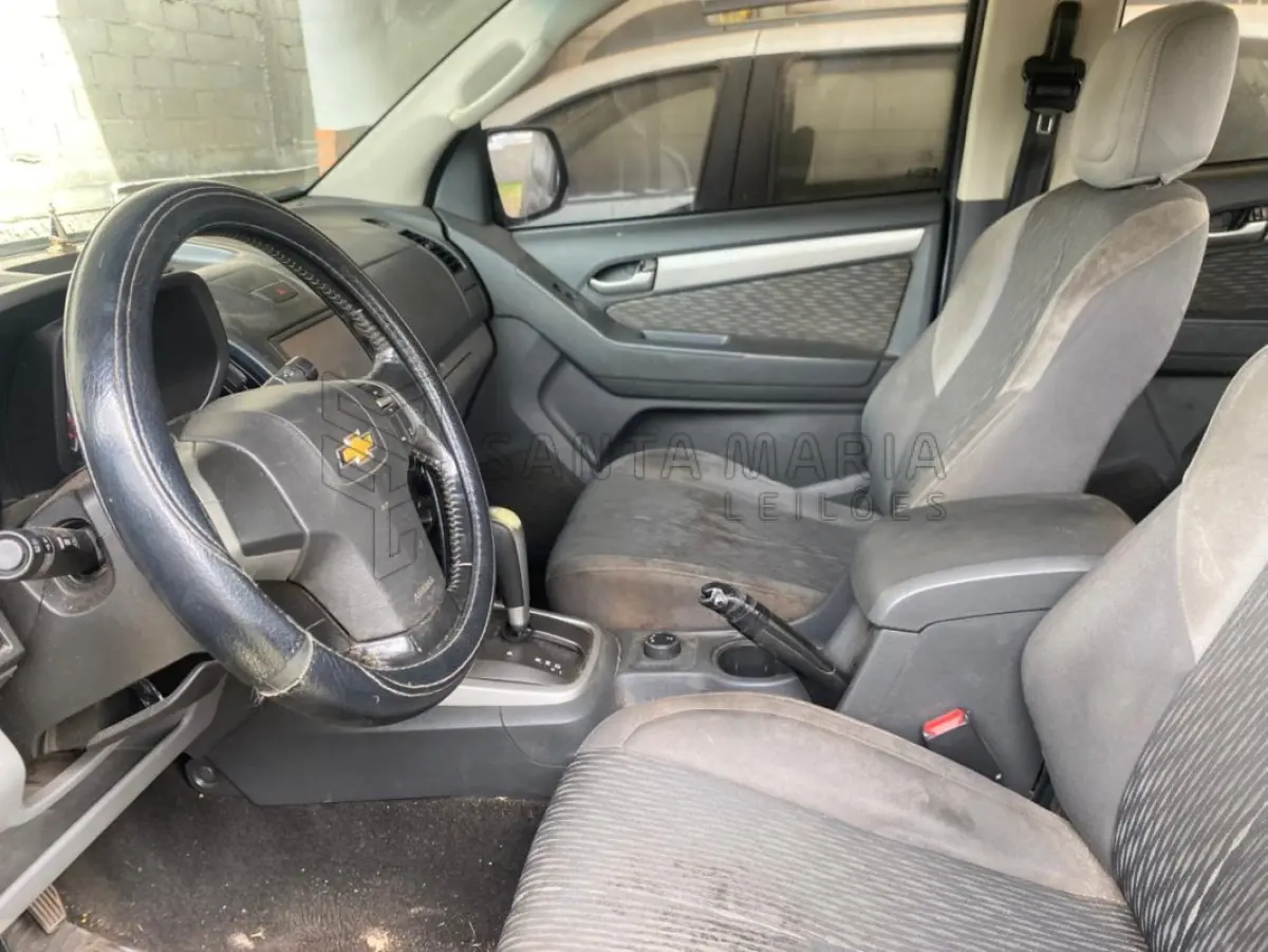 LOTE 001 - Caminhonete marca/modelo CHEVROLET/S10 LT DD4A, ano/modelo 2014/2015, placa IVY9551, RENAVAM 1021050382, cor cinza.