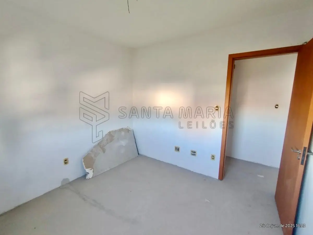 LOTE 001 - Apartamento 610 do Residencial Dores, especificado no Registro 2 da matricula n° 74.838, situado à Avenida Nossa Senhora das Dores, sob n°43 em Santa Maria/RS, com área privativa de 117,1200m², área total de 167,717m², correspondendo-lhe a fração ideal de 0,013952 no terreno e nas coisas de uso comum. Não foi realizado os acabamentos de pintura interna (gesso, massa corrida e pintura), não foi completamente feita a instalação de todo o piso do apartamento, bem como de azulejos e louças nos banheiros, o acabamento das tomadas e interruptores também não foi concluído, na cozinha está faltando o acabamento elétrico, conforme auto de penhora.