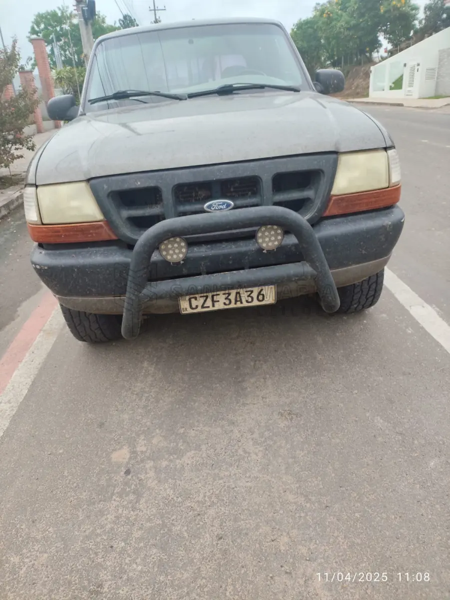 LOTE 001 - Caminhonete I/FORD RANGER XL 13D, ano/modelo 2000/2001, de placas CZF3A36, RENAVAM 751079430, na cor cinza. Depositário: João Santos Flores.