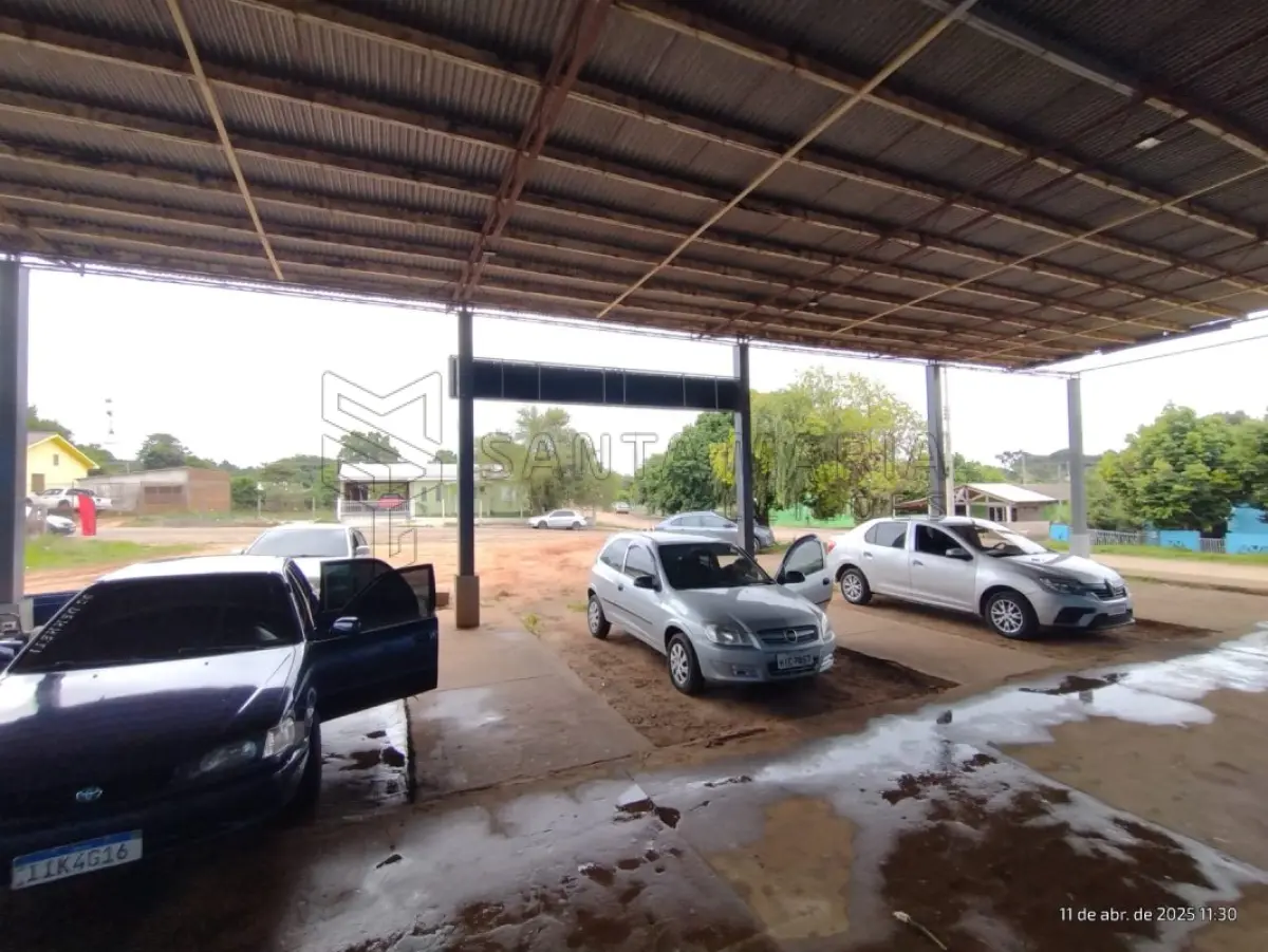 LOTE 001 - Terreno urbano com 987,19m², contendo um prédio de alvenaria com área de 158,50m e uma  área coberta, medindo 233,08m², perfazendo uma área total construída de 391,58m², localizado na Rua  Prudente Domingues esquina com a Rua Manoel Ribas em Cacequi/RS. Matriculado sob n°6.723 do CRI de Cacequi/RS.