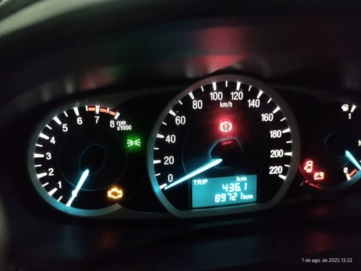 LOTE 006 - Veículo Ford Ka Hatch 1.5, 2014/2015, placas IWD5933, 4 cilindros.