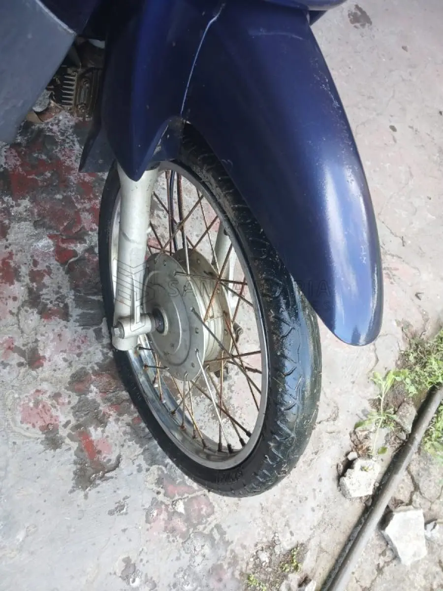 LOTE 001 - Motoneta HONDA/C100 BIZ ES, ano/modelo 2004/2004, placa ILX4270, RENAVAM 831656069, na cor azul.