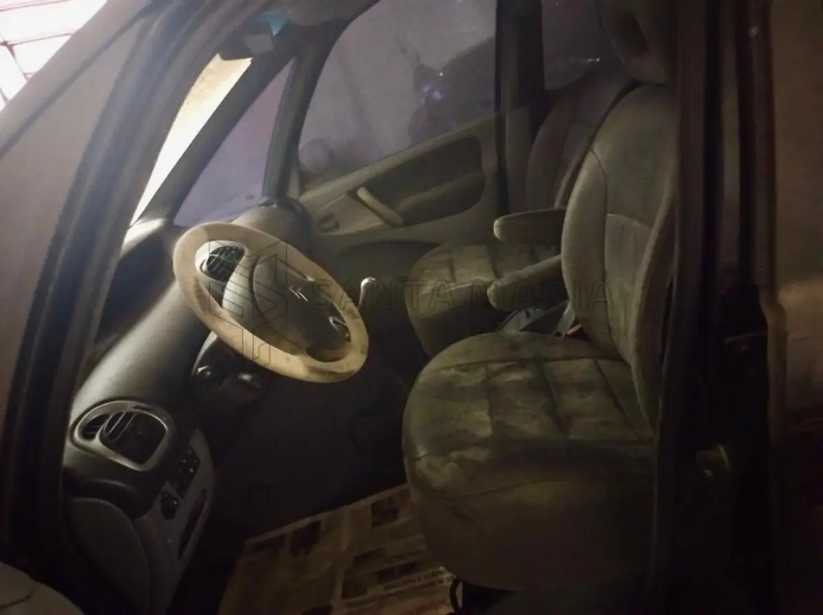 LOTE 001 - Veículo CITROEN/XSARA PICASSOEXA, ano/modelo 2004/2005, placas LQN0664, RENAVAM 835547442, na cor preta.