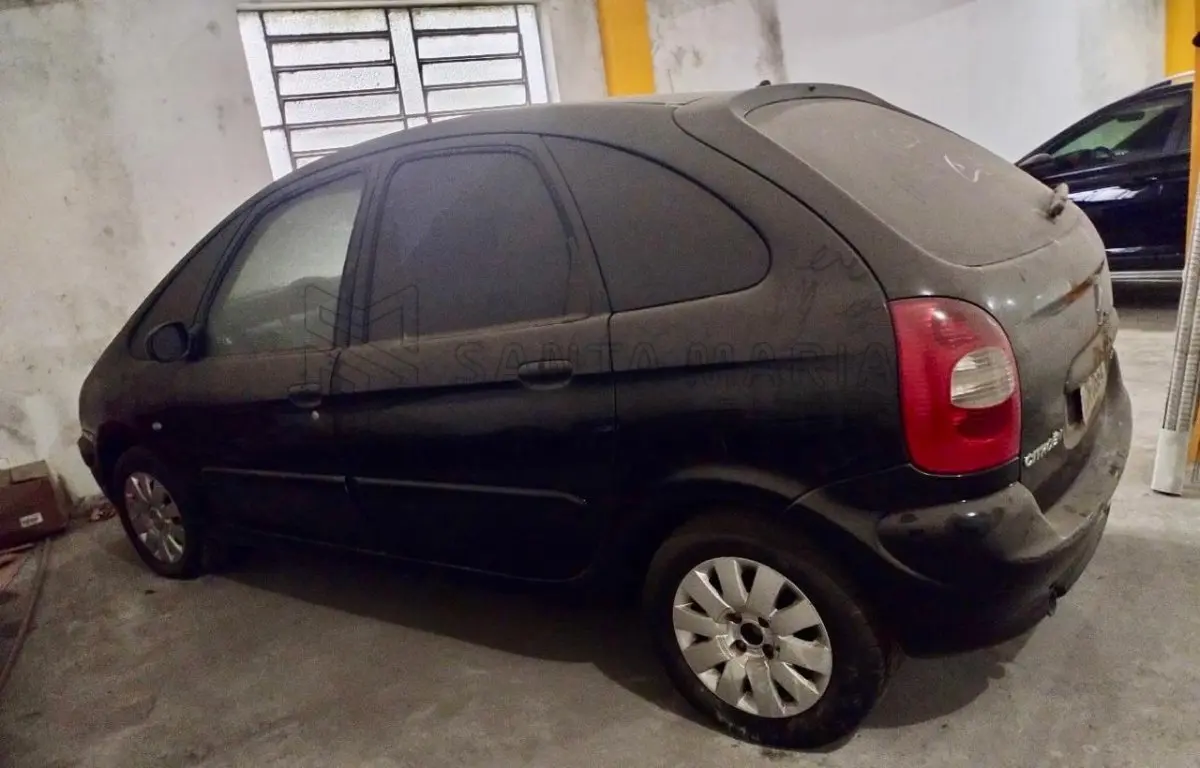 LOTE 001 - Veículo CITROEN/XSARA PICASSOEXA, ano/modelo 2004/2005, placas LQN0664, RENAVAM 835547442, na cor preta.