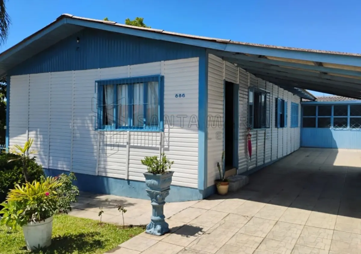 LOTE 001 - Casa na Rua Antonio de Freitas Valle, n° 886 em Alegrete/RS constituída de 2 quartos, 1 banheiro, 2 salas, cozinha e, nos fundos do terreno existe uma edificação de alvenaria composta de garagem com churrasqueira, 1 quarto e 1 banheiro, construída sobre o terreno designado n°3 da quadra BB do Bairro Progresso. E, o terreno onde no fundo existem duas peças de alvenaria com lareira designado n°4 da quadra BB do Bairro Progresso. Matrículas n° 3.868 e n° 19.566 do CRI de Alegrete/RS.