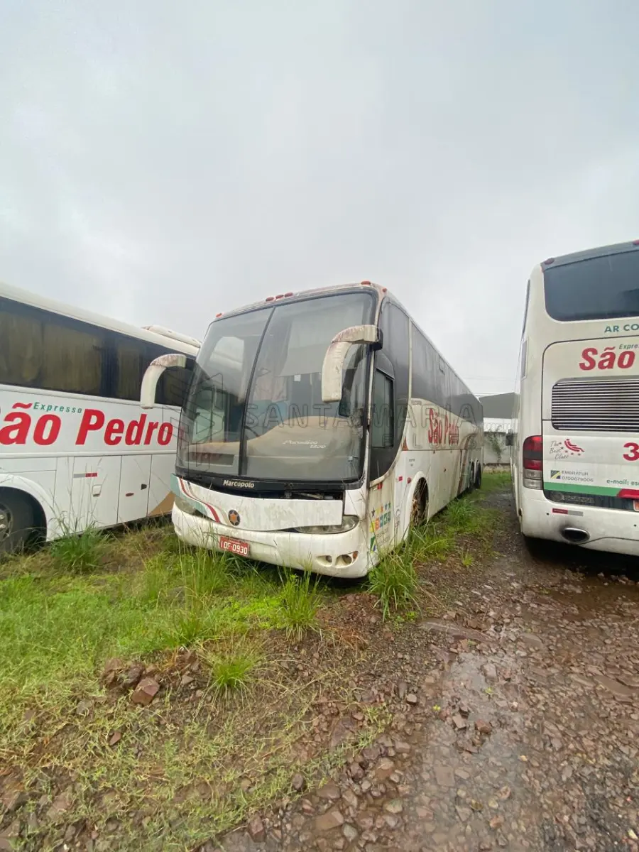 LOTE 024 - Ônibus VW/MPOLO PARADISO R, ano/modelo 2005/2005, placas IOF0930, RENAVAM 939121409, na cor branca, situação: ruim - motor, caixa e diferencial.