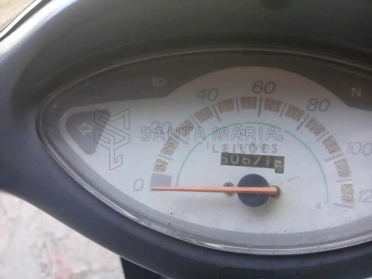 LOTE 001 - Motoneta HONDA/C100 BIZ ES, ano/modelo 2004/2004, placa ILX4270, RENAVAM 831656069, na cor azul.