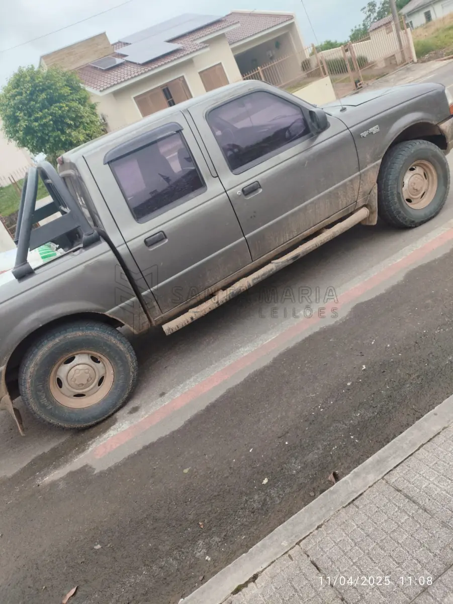 LOTE 001 - Caminhonete I/FORD RANGER XL 13D, ano/modelo 2000/2001, de placas CZF3A36, RENAVAM 751079430, na cor cinza. Depositário: João Santos Flores.