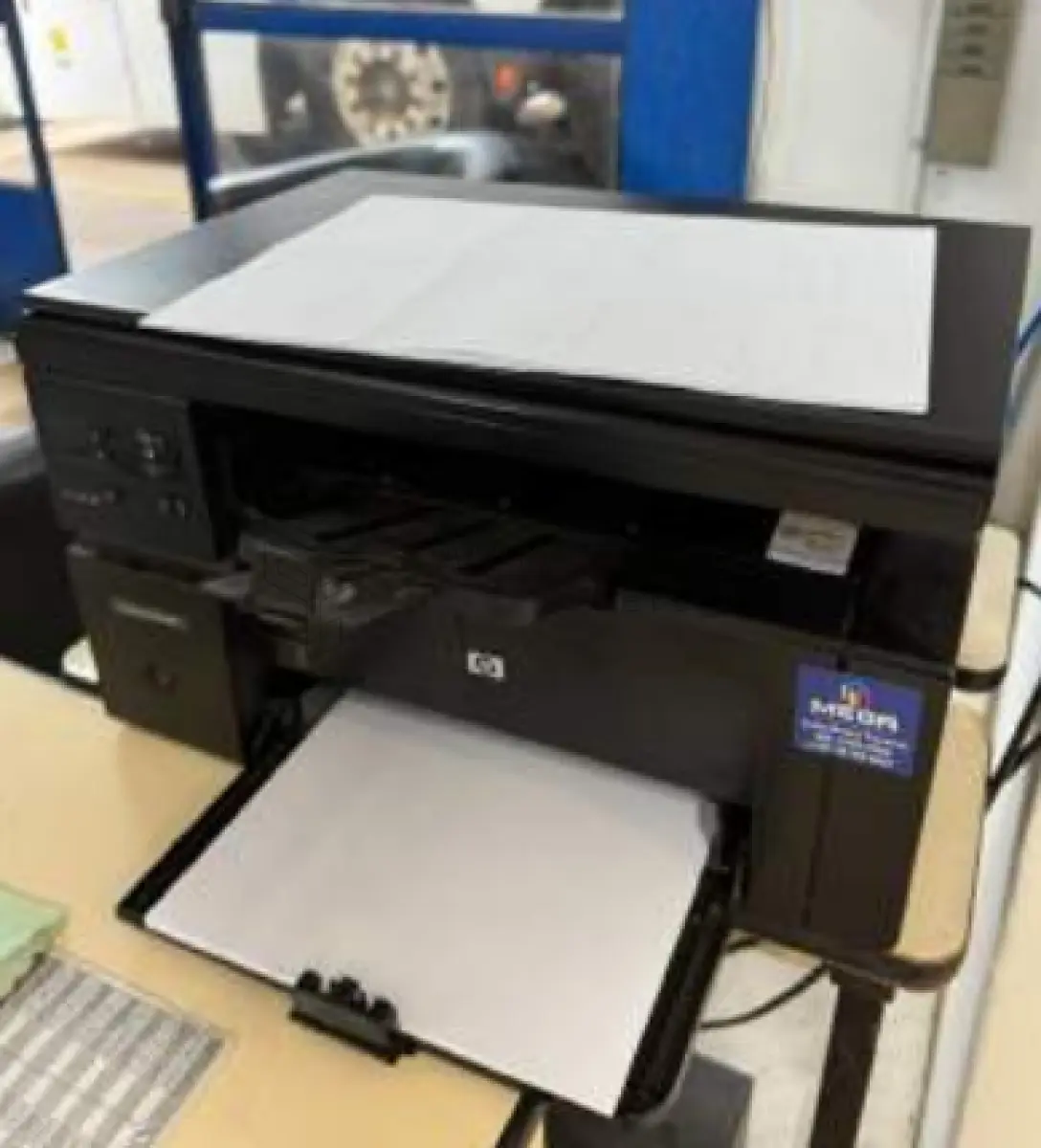 LOTE 005 - MOBÍLIA E EQUIPAMENTOS DE ESCRITÓRIO.