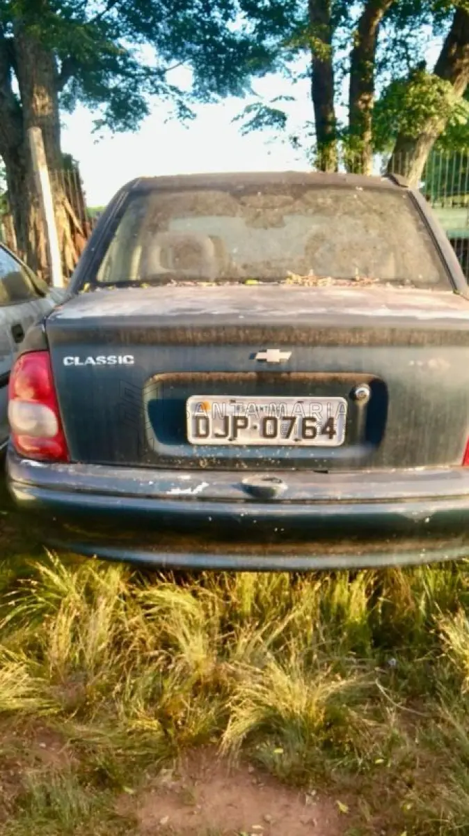 LOTE 001 - Veículo GM/CLASSIC SPIRIT, ano/modelo 2006/2006, placas DJP0764, RENAVAM 888090390, na cor verde. Veículo parado no depósito deste leiloeiro desde 08/11/2021.