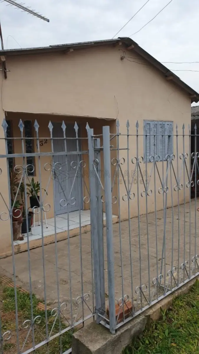 LOTE 001 - Um terreno com a área de 252m², contendo uma casa de alvenaria com três dormitórios na Rua Adauto Nunes dos Santos, n° 138, Santo Antônio em São Sepé/RS, distante 60m da esquina com a Avenida Eugênio Simões Pires, no quarteirão que se completa com as ruas ‘’Beco dos Martins’’ e Frutuoso Veríssimo Pires Pedroso, correspondente aos lotes n°s 11-F e 11-H da Quadra 107 do Cadastro Imobiliário Municipal e ao Lote n°02 da Quadra A do Loteamento do Bairro Santo Antônio. Matriculado sob nº 14.730 do CRI de São Sepé/RS.