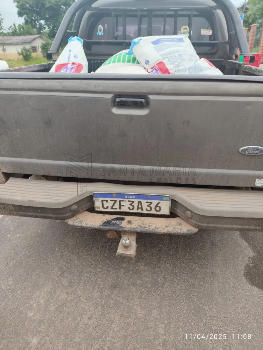 LOTE 001 - Caminhonete I/FORD RANGER XL 13D, ano/modelo 2000/2001, de placas CZF3A36, RENAVAM 751079430, na cor cinza. Depositário: João Santos Flores.