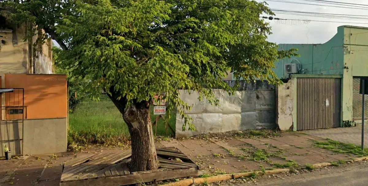 LOTE 001 - Um terreno com a área de 847,225m² no Bairro Cidade Alta, na Praça General Osório em Alegrete/RS. No quarteirão formado pelas seguintes ruas: Norte, Praça General Osório; Sul, Rua Bento Gonçalves; Leste, Rua Mauricio Cardoso; Oeste, Avenida Assis Brasil. Matriculado sob n° 17.024 do CRI de Alegrete/RS.