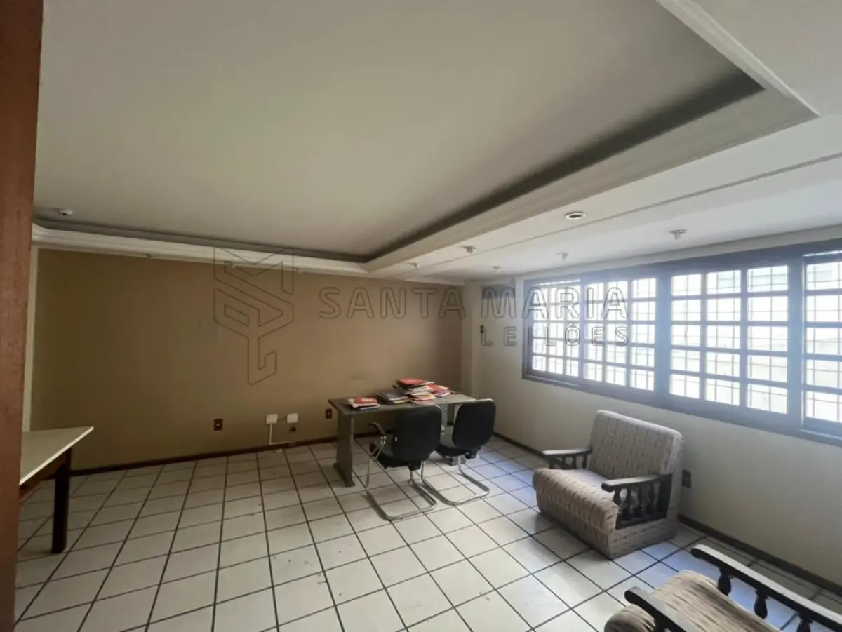 LOTE 002 - Sala Comercial nº 01, no Edifício Tívoli em Santa Maria/RS, com uma área privativa de 138,040 m² e o Box Garagem nº 08, localizado no segundo subsolo ou primeiro pavimento do Edifício Tívoli, ambos situados  à Rua Floriano Peixoto, nº 611 em Santa Maria/RS. Matriculados sob nº 85.105 e 85.098 do CRI de Santa Maria/RS.