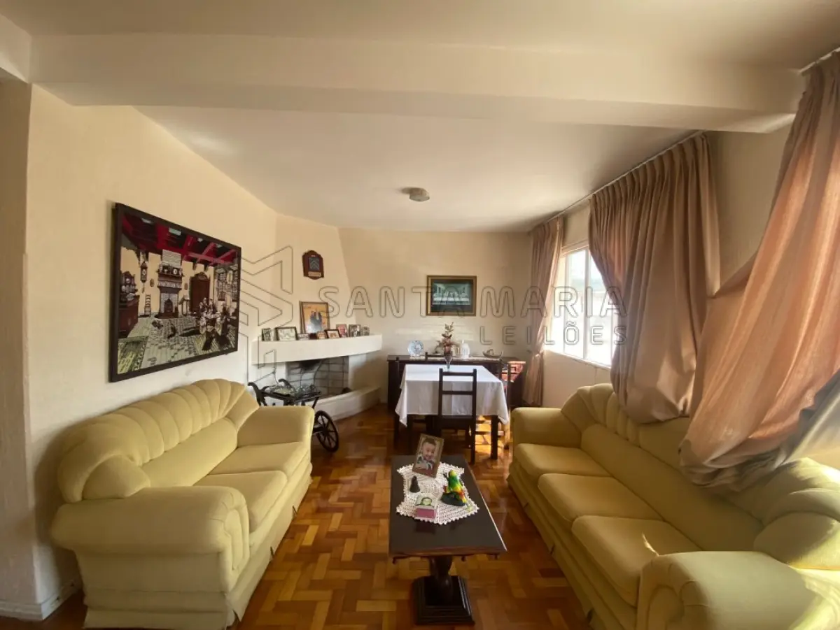 LOTE 001 - Fração de 14,28571429% pertence a Vitor Angelo Minuzzi e Jeane Drews Minuzzi do imóvel localizado na Rua Tito Beccon, 212, bairro Vila Nova em Santiago/RS com a área construída averbada de 279,94m² e o respectivo terreno com 1.187,80m², no quarteirão formado pelas ruas Tito Beccon, Ciro Melo, Rogerio Francisco da Rosa e José Caetano de Melo. Matriculado sob n° 48.236 do CRI de Santiago/RS. Coproprietário: Vera Mariza Kubica Minuzzi; Marlene Campos Minuzzi; Angela Maria Minuzzi; Jane Clea Minuzzi; Claudete Minuzzi Dorneles; Vivian Kubica Minuzzi do Prado; Eduardo Kubica Minuzzi.