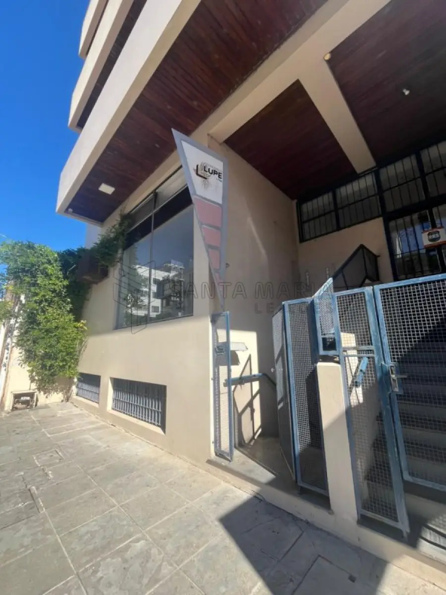 LOTE 002 - Sala Comercial nº 01, no Edifício Tívoli em Santa Maria/RS, com uma área privativa de 138,040 m² e o Box Garagem nº 08, localizado no segundo subsolo ou primeiro pavimento do Edifício Tívoli, ambos situados  à Rua Floriano Peixoto, nº 611 em Santa Maria/RS. Matriculados sob nº 85.105 e 85.098 do CRI de Santa Maria/RS.