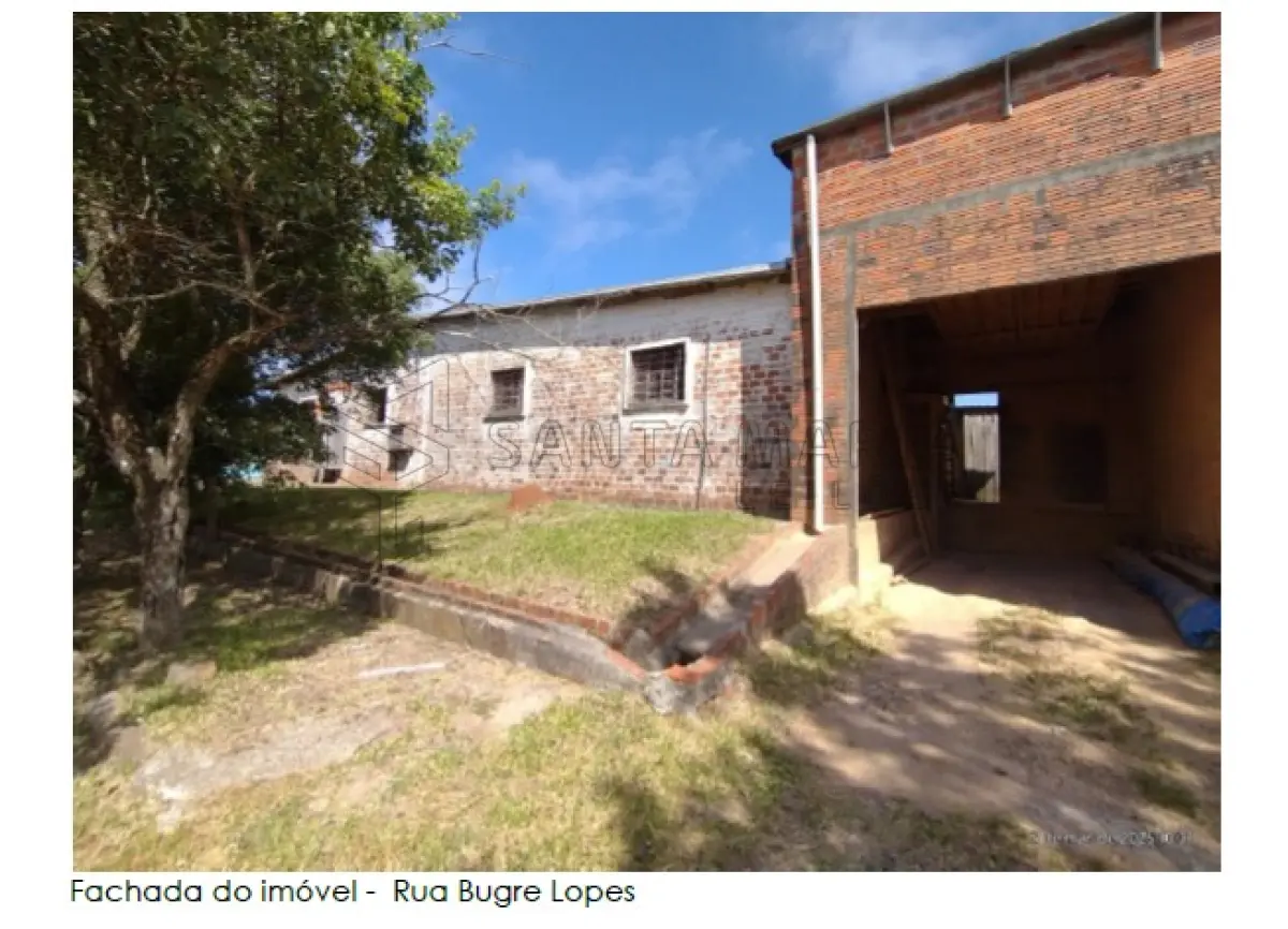 LOTE 004 - Terreno com a área de 330m² na Rua Bugre Lopes em Santiago/RS, possuindo uma construção do tipo galpão industrial, com frente de 11,00m para a rua Bugre Lopes e profundidade de 30,00m, à 12m da esquina da rua Jose Chequim, inserido no quarteirão formado pelas ruas José Figueiredo Pinto, Bugre Lopes, José Chequim e Avenida Aparício Mariense. Matriculado sob n° 16.861 do CRI de Santiago/RS.