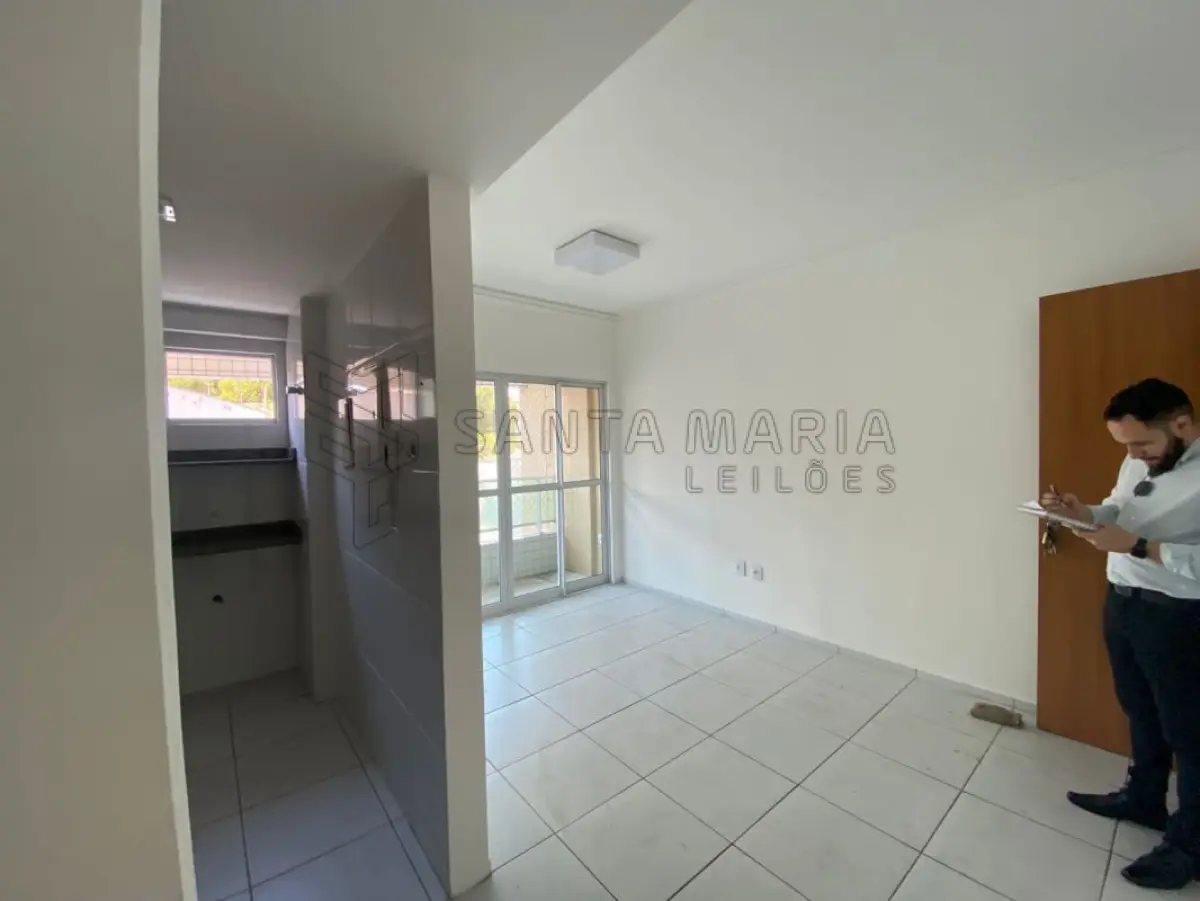 LOTE 002 - Apartamento 107 do edifício Residencial Villes De France situado à Avenida Prudente de Morais, nº 394, bairro Petrópolis em Natal/RN, e o box garagem 97, com área real privativa de 68,015, área real comum de 29,963 e área real total de 97,978, fração ideal de 0,007328 do imóvel n° 25.621 do CRI de Natal/RS.