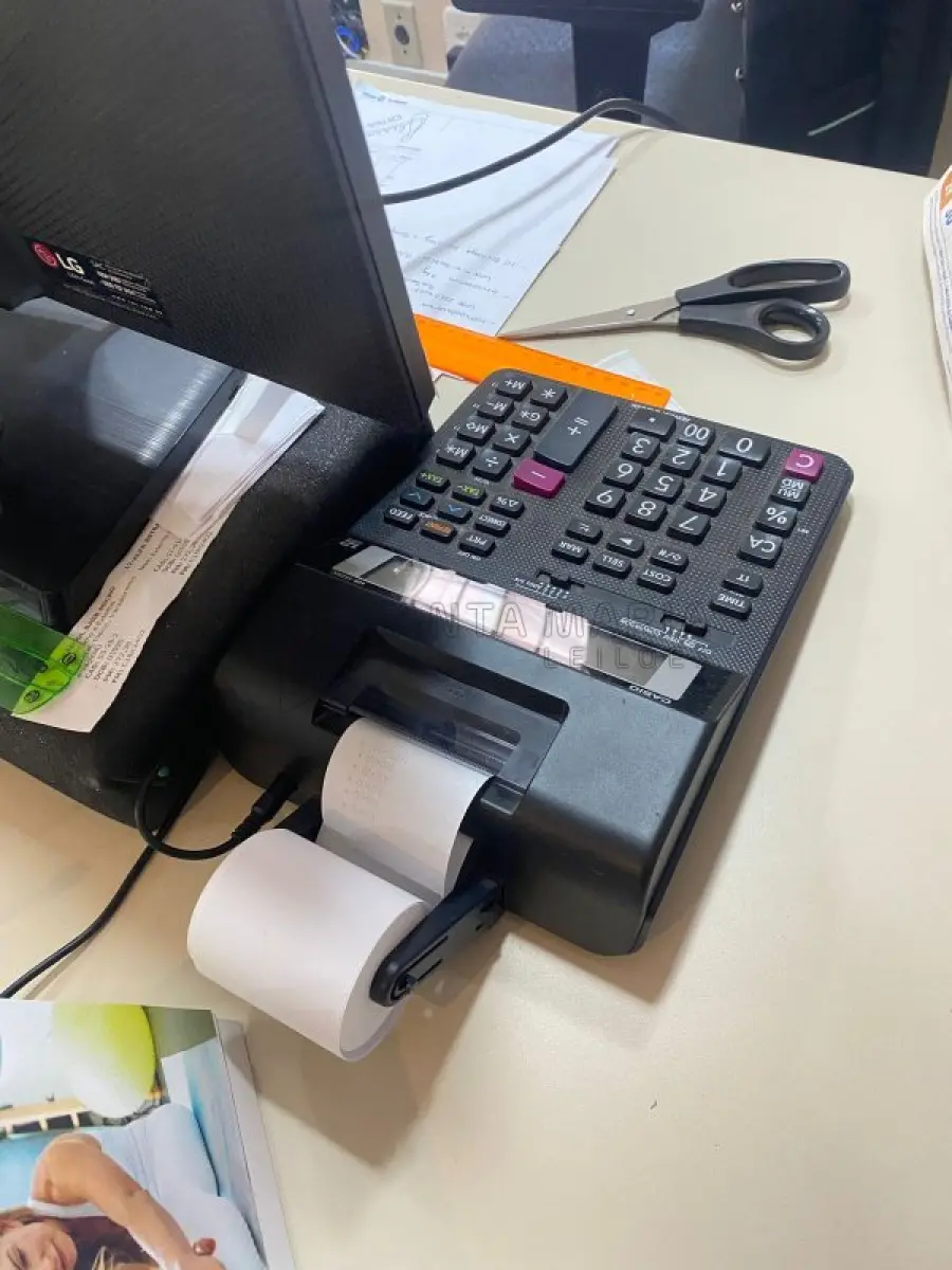 LOTE 002 - ESCRITÓRIOS / ELÉTRO-ELETRÔNICOS / E OUTROS: 1 (um) ventilador Mondial premium, 1 (um) ventilador Cadence Eros turbo, 2 (dois) aquecedores Mondial, 6 (seis) monitores, 1 (uma) geladeira branca, 1 (uma) impressora de nota fiscal, 1 (uma) impressora laser Ricoh toner 377 quebrada, 6 (seis) CPU/mouse/teclado/estabilizador, 1 (uma) máquina de cartão vero, 1 (um) telefone de mesa Intelbras, 1 (um) tel. sem fio Motorola br/verm, 1 (um) bebedouro simples, 2 (duas) geladeiras Pratice Consul 230l, 1 (um) micro-ondas LG iwave 80l, 1 (um) ventilador preto Britania, 1 (um) telef. de mesa, 1 (uma) calculadora, 1 (um) frigobar médio, 1 (uma) cafeteira, 1 (uma) impressora, 1 (uma) calculadora com nota, 1 (um) frigobar peq Consul, diversos materiais de escritório (tesoura/porta caneta/porta papel...), 1 (um) jogo de xícaras e pires.