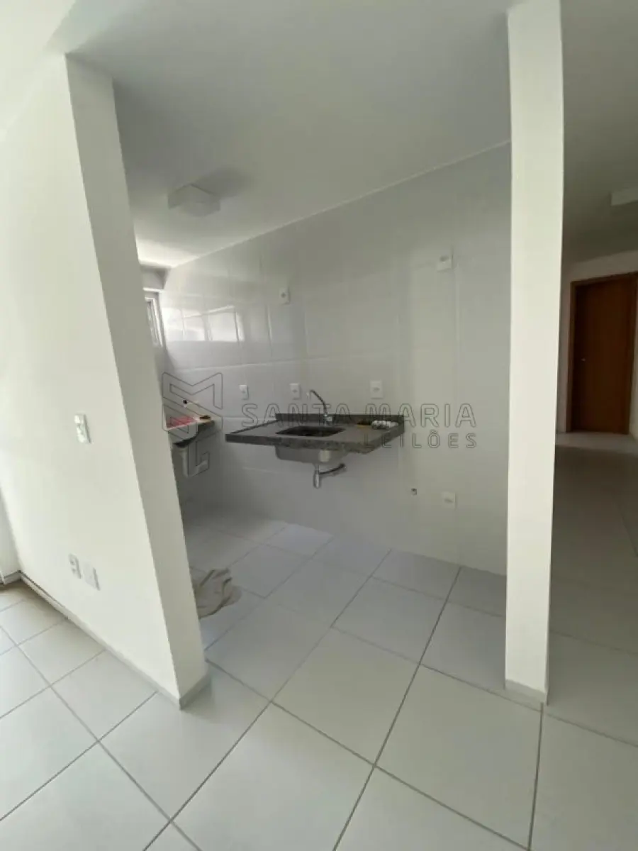 LOTE 004 - Apartamento 504 do edifício Residencial Villes De France situado à Avenida Prudente de Morais, nº 394, bairro Petrópolis em Natal/RN, e o box garagem 131, com área real privativa de 70,928, área real comum de 30,682 e área real total de 101,611 fração ideal de 0,007504 do imóvel n°25.621 do CRI de Natal/RS.