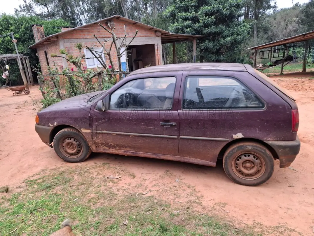 LOTE 001 - Veículo VW/GOL SPECIAL, ano/modelo 1999/2000, placas IJI6374, RENAVAM 730937607, na cor vermelha. Fiel depositário: Alzevir Lanes da Silva.