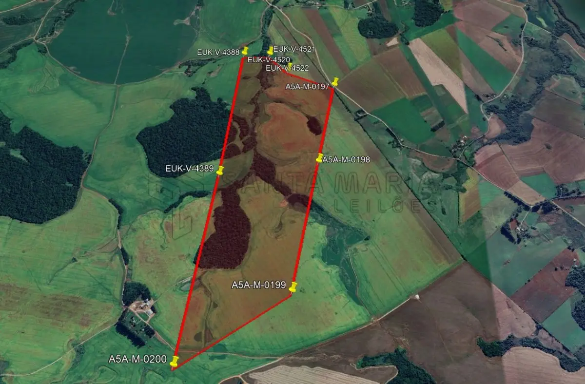 LOTE 002 - Uma fração de terras com a área de 128,5183 hectares, situada no lugar denominado Rondinha, no município de Joia/RS, com as seguintes confrontações: ao Norte, com terras da Sucessão de Ireno Ferreira de Mello; ao Nordeste, com terras de Agrofel Agro Comercial S.A; ao Leste, com terras de Cirio Wollmeister; ao Sudeste, com terras de Cirio Wollmeister. Matricula sob n° 11.762 do CRI de Augusto Pestana/RS.