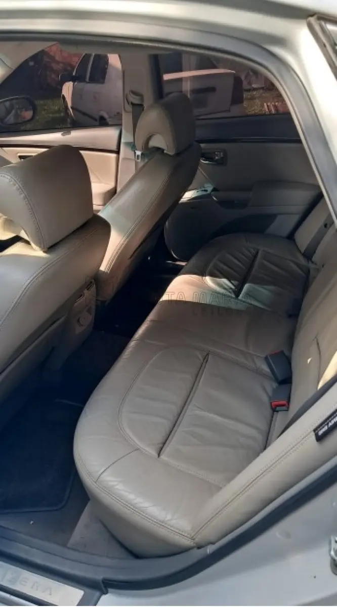 LOTE 001 - Veículo I/HYUNDAI AZERA 3.3 V6, ano/modelo 2010/2011, placas ITI2I20, RENAVAM 340953330, na cor prata.