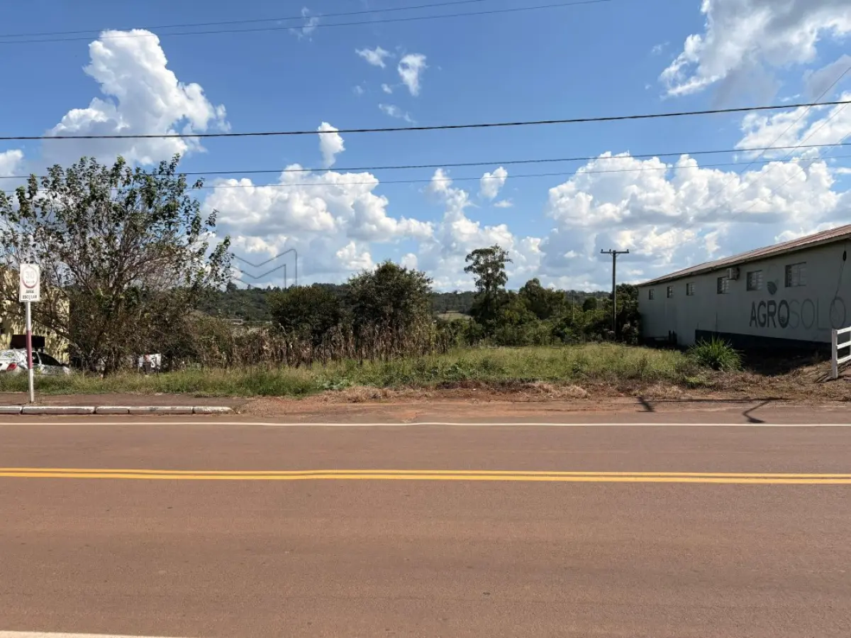 LOTE 001 - Um terreno com 450m² na rua Sete de Setembro em Nova Esperança do Sul/RS, com as seguintes medidas: ao Norte, por 30m; ao Sul, por 30m; ao Leste, por 15m com a rua Sete de Setembro; e, ao Oeste, por 15m. Matriculado sob n°4.692 do CRI de Jaguari/RS.
