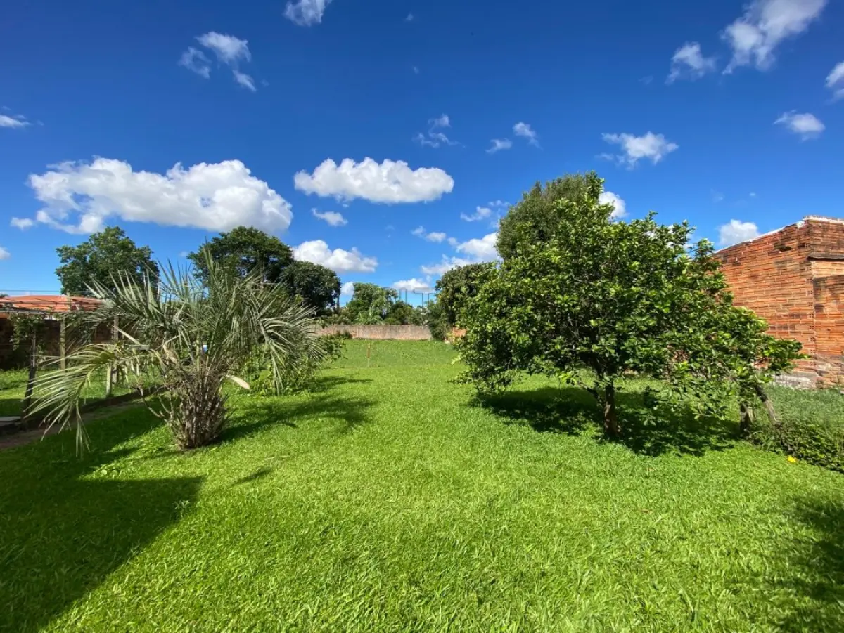 LOTE 001 - Fração de 14,28571429% pertence a Vitor Angelo Minuzzi e Jeane Drews Minuzzi do imóvel localizado na Rua Tito Beccon, 212, bairro Vila Nova em Santiago/RS com a área construída averbada de 279,94m² e o respectivo terreno com 1.187,80m², no quarteirão formado pelas ruas Tito Beccon, Ciro Melo, Rogerio Francisco da Rosa e José Caetano de Melo. Matriculado sob n° 48.236 do CRI de Santiago/RS. Coproprietário: Vera Mariza Kubica Minuzzi; Marlene Campos Minuzzi; Angela Maria Minuzzi; Jane Clea Minuzzi; Claudete Minuzzi Dorneles; Vivian Kubica Minuzzi do Prado; Eduardo Kubica Minuzzi.