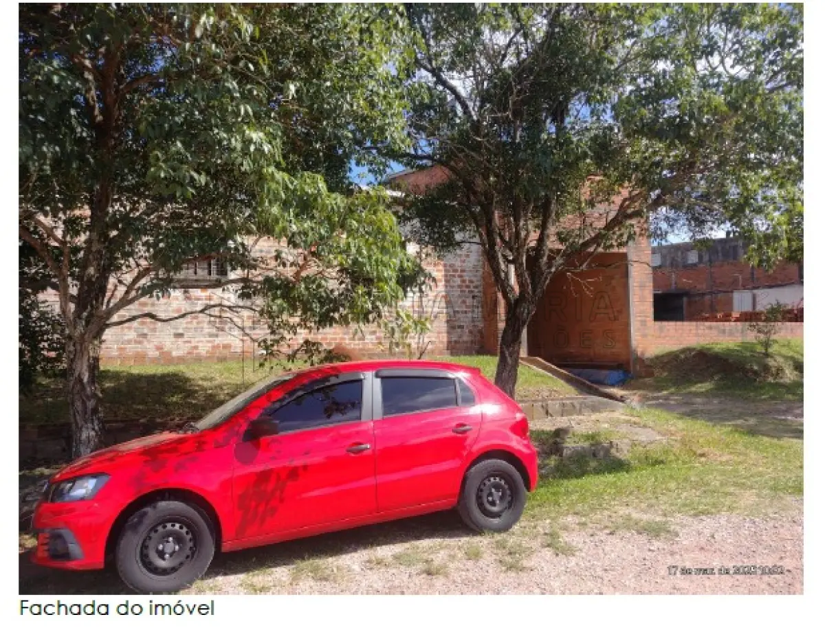 LOTE 004 - Terreno com a área de 330m² na Rua Bugre Lopes em Santiago/RS, possuindo uma construção do tipo galpão industrial, com frente de 11,00m para a rua Bugre Lopes e profundidade de 30,00m, à 12m da esquina da rua Jose Chequim, inserido no quarteirão formado pelas ruas José Figueiredo Pinto, Bugre Lopes, José Chequim e Avenida Aparício Mariense. Matriculado sob n° 16.861 do CRI de Santiago/RS.