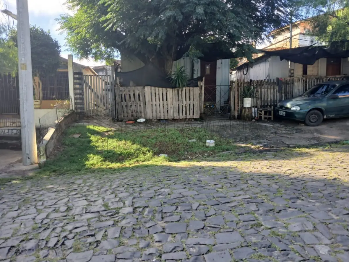 LOTE 001 - Um terreno com 341,25m², localizado na rua Armando Silveira, n° 265 em Santana do Livramento/RS, com as seguintes medidas e confrontações: 11,85 de frente, com a referida rua; 10,90m de fundos, com o terreno n°20; 30m de frente a fundos, lindando por um dos lados com o terreno n°1 e, pelo outro lado com o terreno n°3. Transcrição 47.155, LIVRO 3-AO, folhas 245, de 11 de janeiro de 1972 do CRI de Santana do Livramento/RS.
