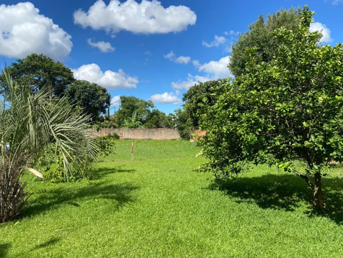 LOTE 001 - Fração de 14,28571429% pertence a Vitor Angelo Minuzzi e Jeane Drews Minuzzi do imóvel localizado na Rua Tito Beccon, 212, bairro Vila Nova em Santiago/RS com a área construída averbada de 279,94m² e o respectivo terreno com 1.187,80m², no quarteirão formado pelas ruas Tito Beccon, Ciro Melo, Rogerio Francisco da Rosa e José Caetano de Melo. Matriculado sob n° 48.236 do CRI de Santiago/RS. Coproprietário: Vera Mariza Kubica Minuzzi; Marlene Campos Minuzzi; Angela Maria Minuzzi; Jane Clea Minuzzi; Claudete Minuzzi Dorneles; Vivian Kubica Minuzzi do Prado; Eduardo Kubica Minuzzi.