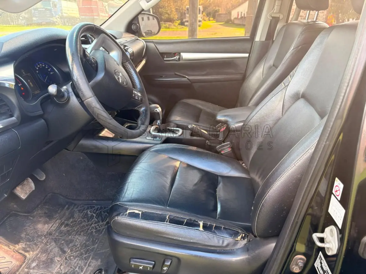 LOTE 001 - Caminhonete TOYOTA HILUX CDSRXA4FD, ano/modelo 2017/2018, placas IYH6I00, RENAVAM 1141065298, na cor preta.